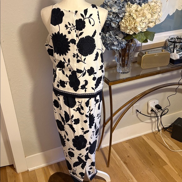 Ann Taylor navy and white floral set - Picture 3 of 6